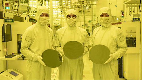 三星宣布已量产3纳米芯片 先于台积电 全球首家