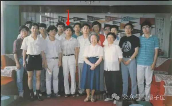 华人高能物理博士在美流浪16年！短视频曝光后获复旦校友会救助